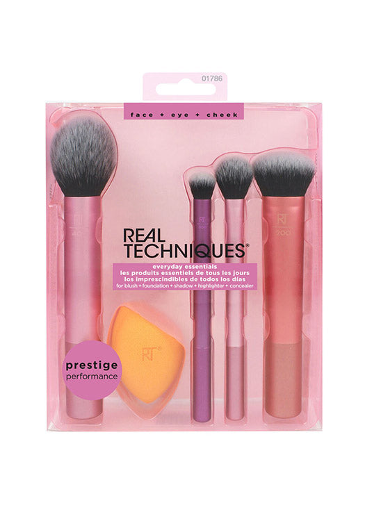 مجموعة أساسيات المكياج اليومية من ريل تكنيكس
